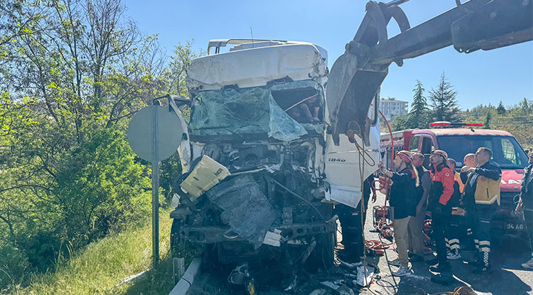 Uşak – İzmir kara yolunda zincirleme kaza: 1 yaralı