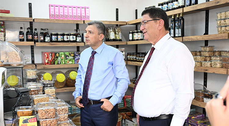 Vali Şahin ve Başkan Dere’den esnafa ziyaret