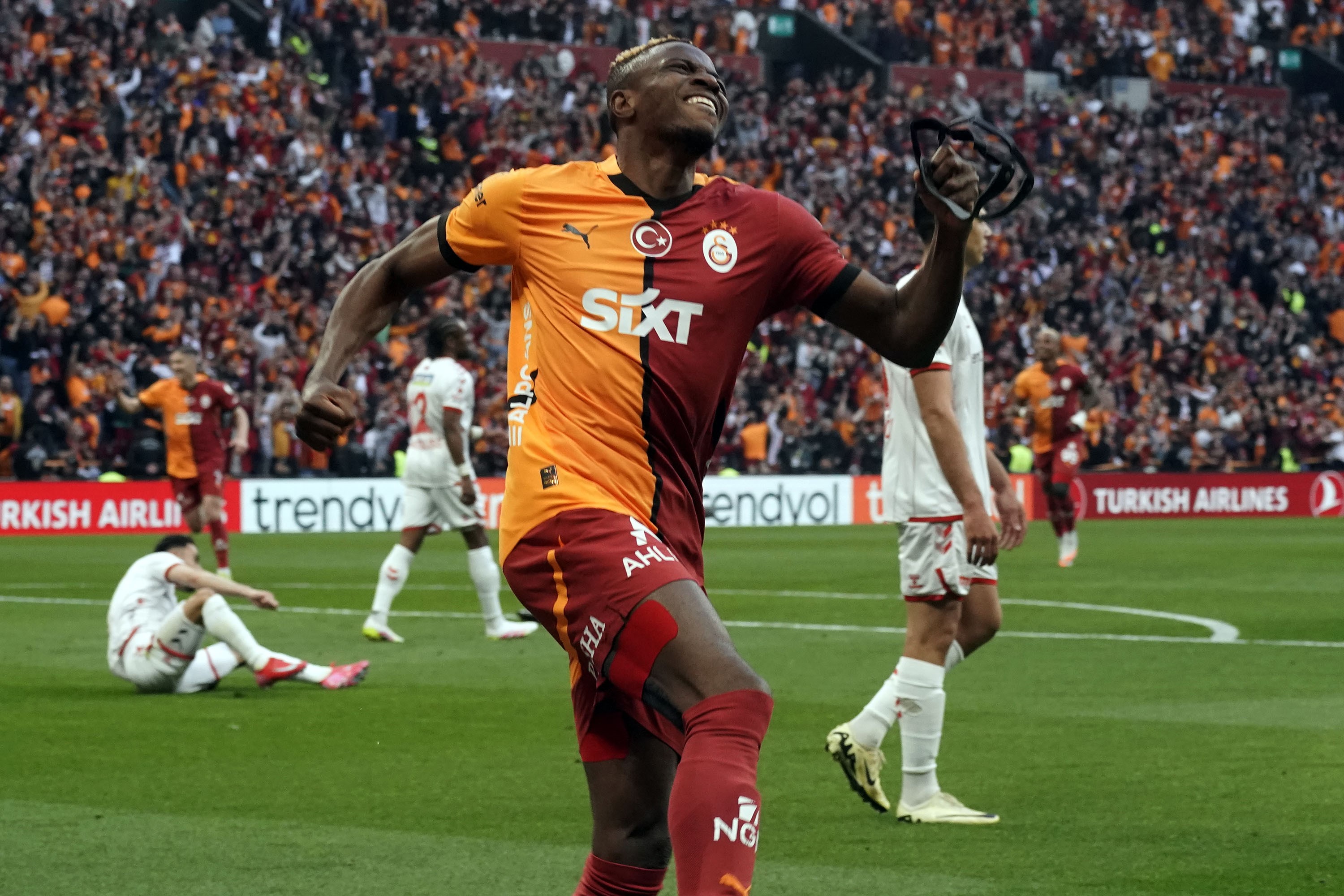 Victor Osimhen'den kariyer gol rekoru