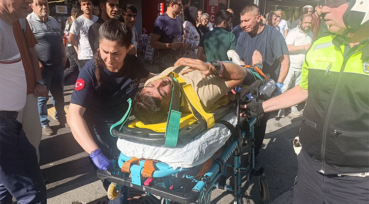 Yayalara yol vermek istedi: Başka bir motosiklet çarptı
