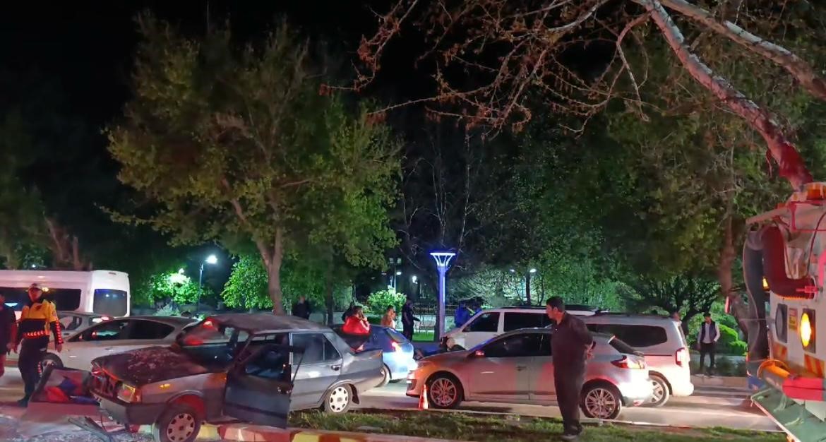 Zincirleme trafik kazası: 2 yaralı